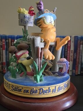 Vintage 1995 Garfield 'Sittin' on the Dock of the Bay' Music Box